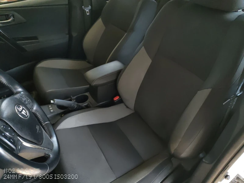 Toyota Auris Hybrid Led, снимка 13 - Автомобили и джипове - 52670203