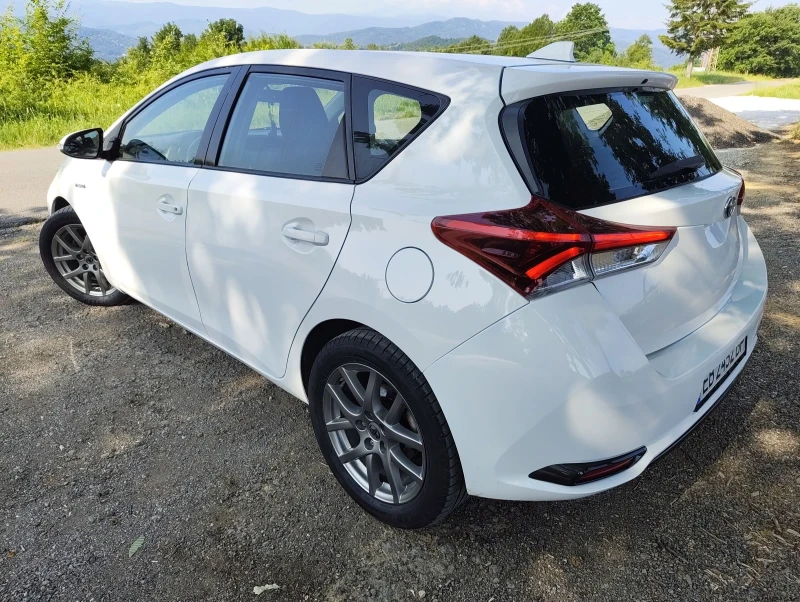 Toyota Auris Hybrid Led, снимка 5 - Автомобили и джипове - 52670203