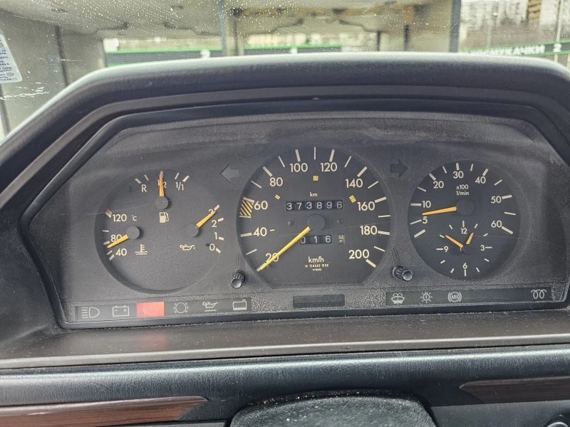 Mercedes-Benz 124 250D, снимка 8 - Автомобили и джипове - 53070579