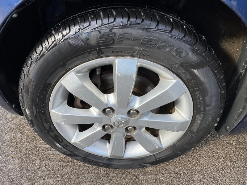 Toyota Yaris Автоматик!, снимка 13 - Автомобили и джипове - 53237532