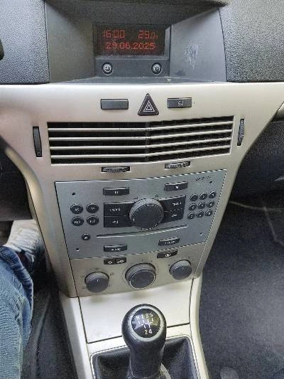 Opel Astra H, снимка 4 - Автомобили и джипове - 52509647