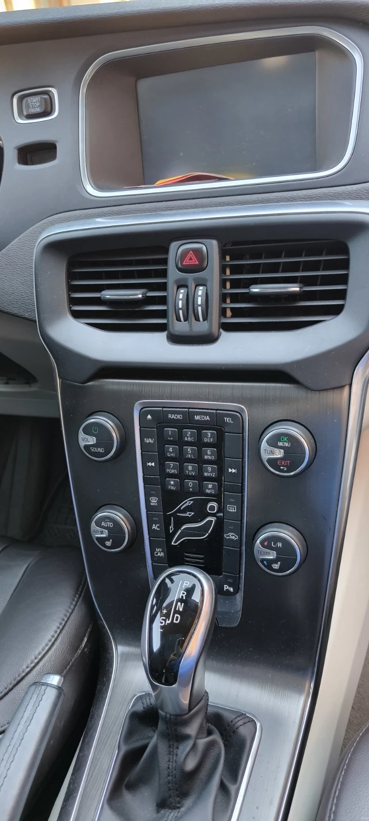 Volvo V40, снимка 5 - Автомобили и джипове - 54270826