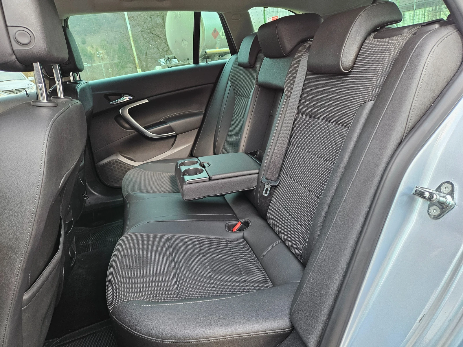 Opel Insignia 2.0 AVTOMAT/4X4/KOJA/NAVIGACIA | Mobile.bg — изображение 13