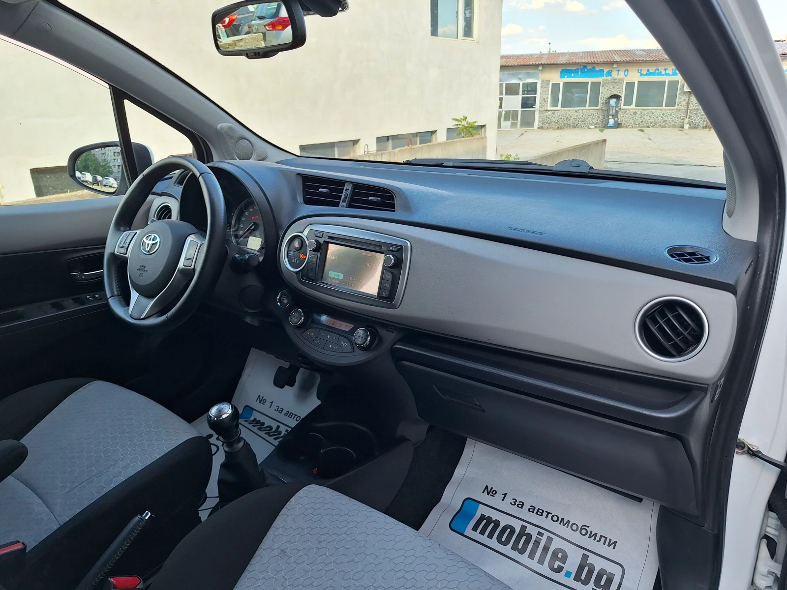 Toyota Yaris 1.4d 90kc navi - изображение 10