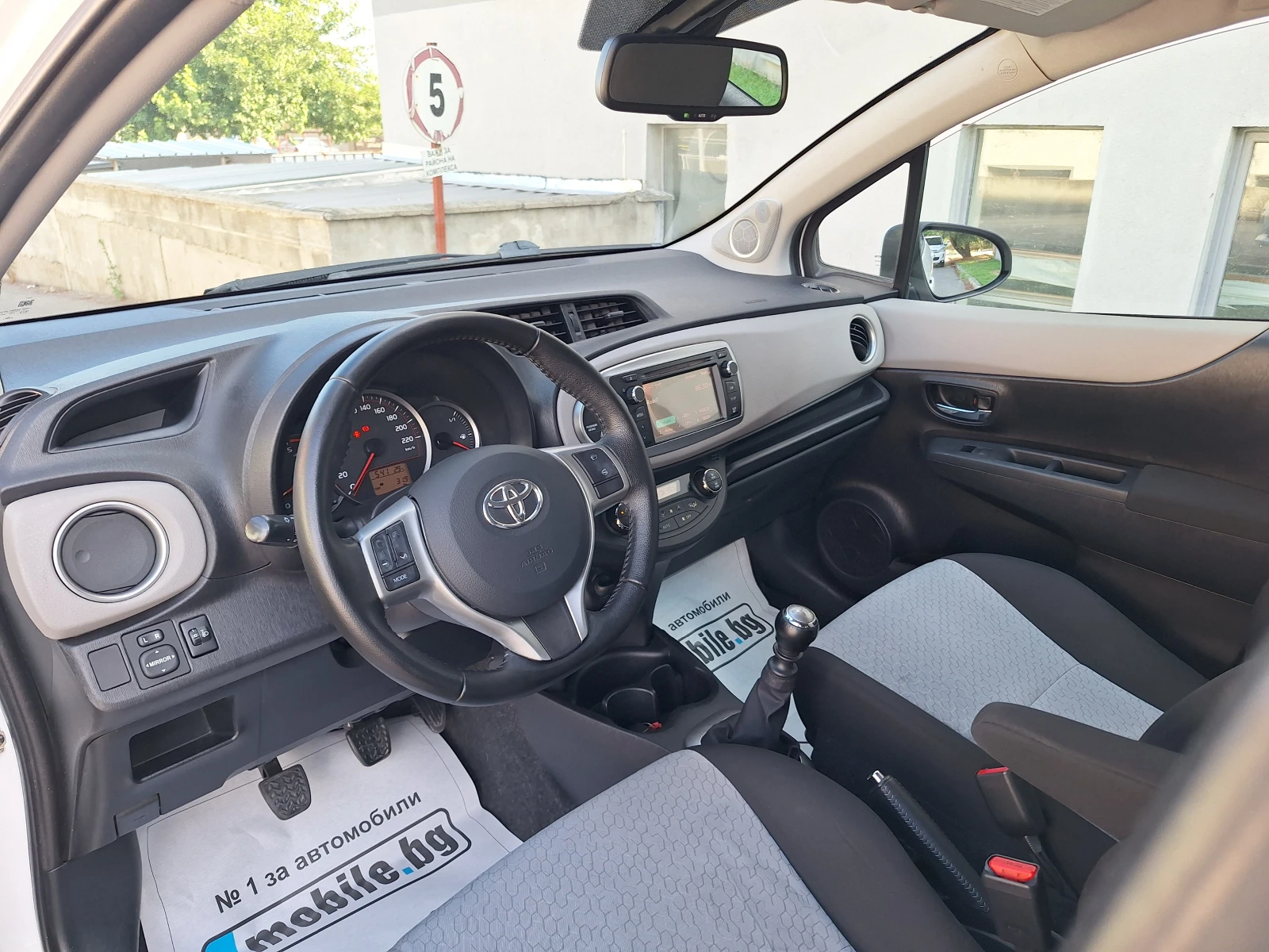 Toyota Yaris 1.4d 90kc navi - изображение 8
