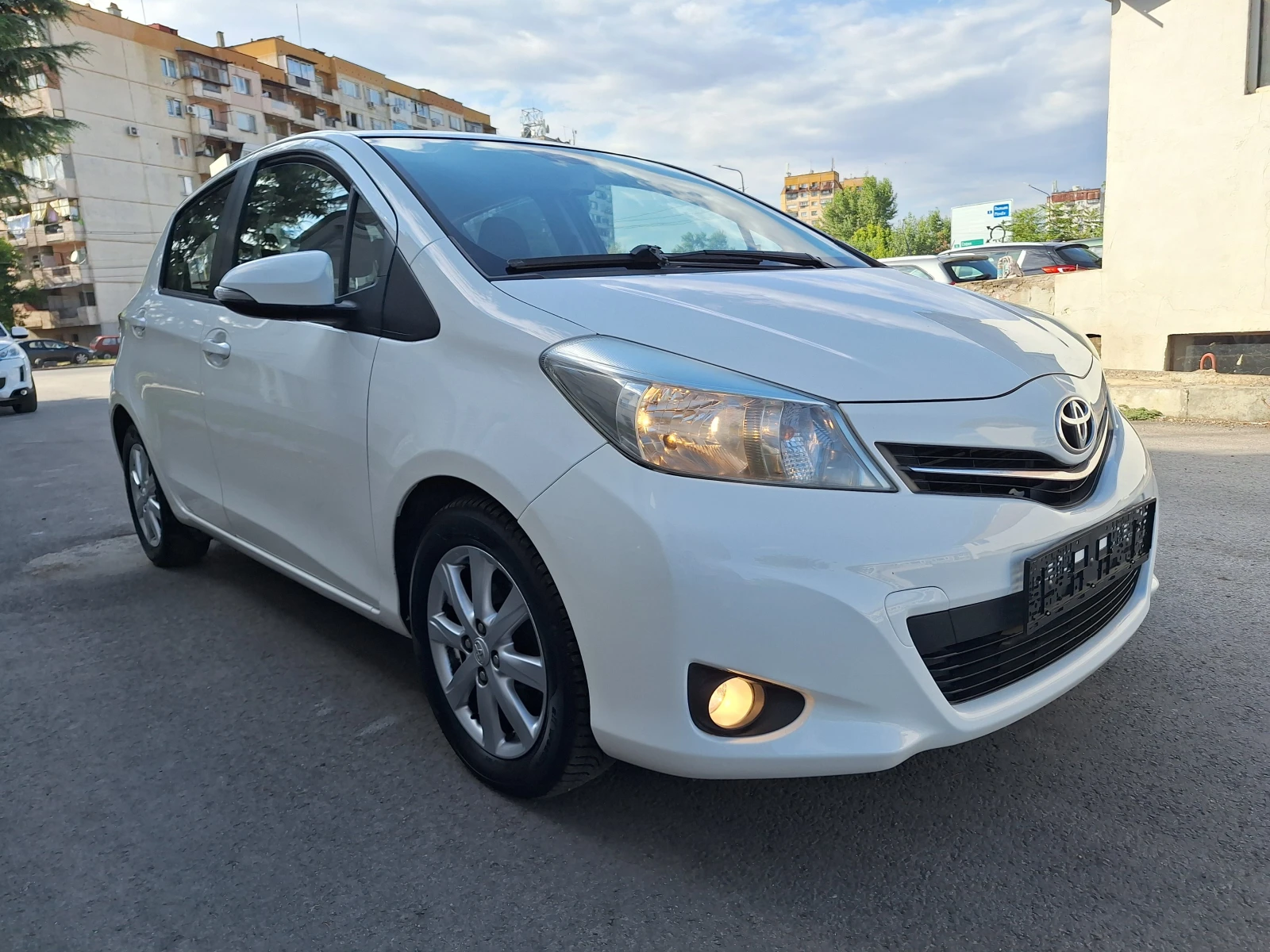 Toyota Yaris 1.4d 90kc navi - изображение 3