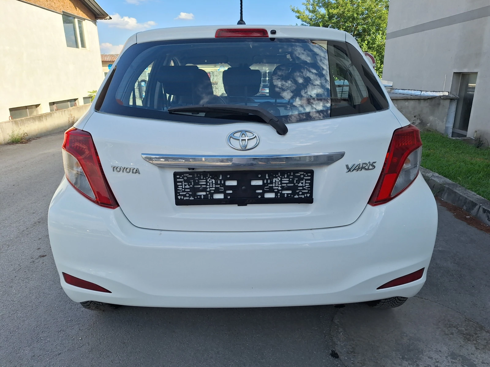 Toyota Yaris 1.4d 90kc navi - изображение 6