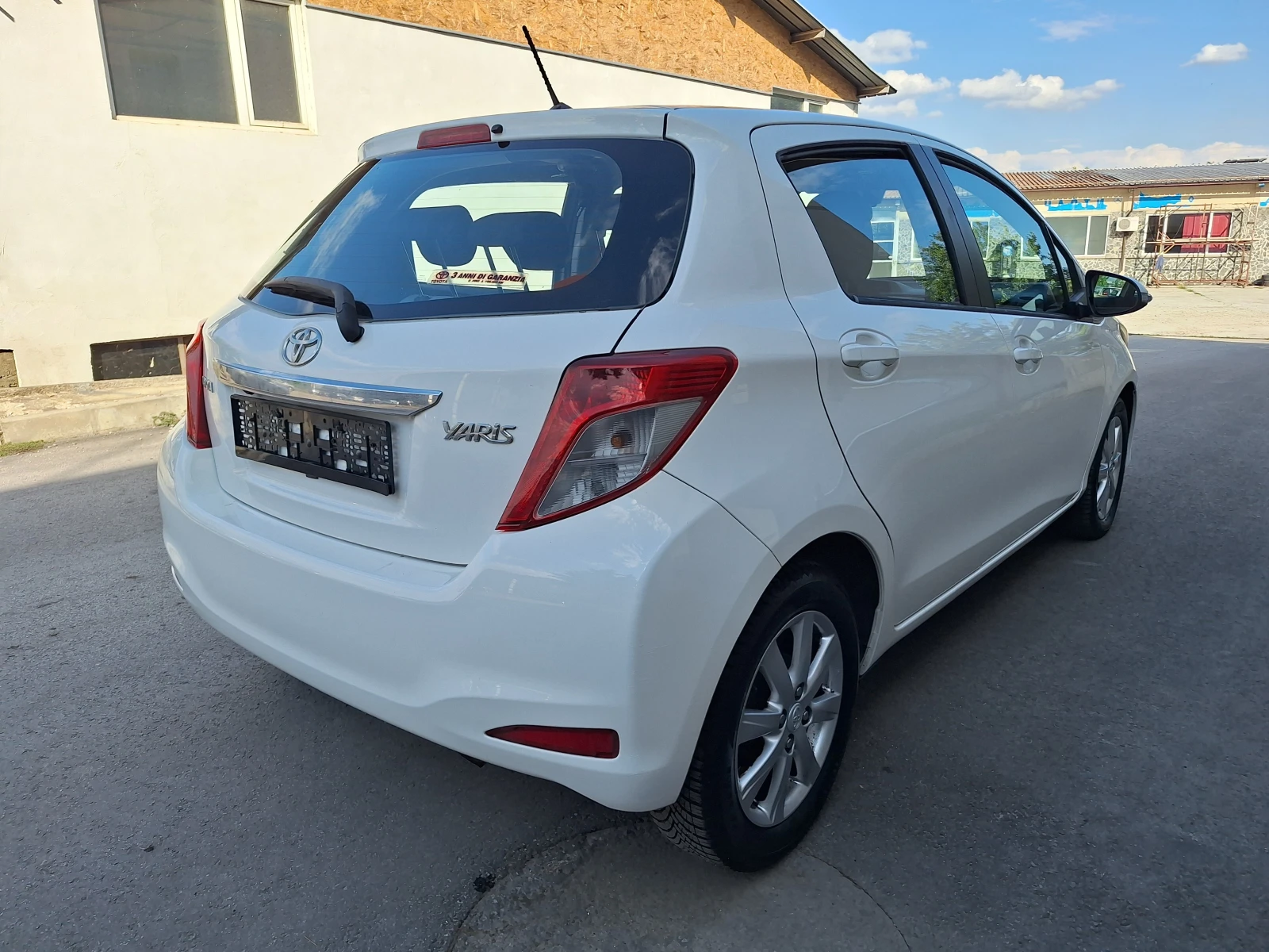 Toyota Yaris 1.4d 90kc navi - изображение 5