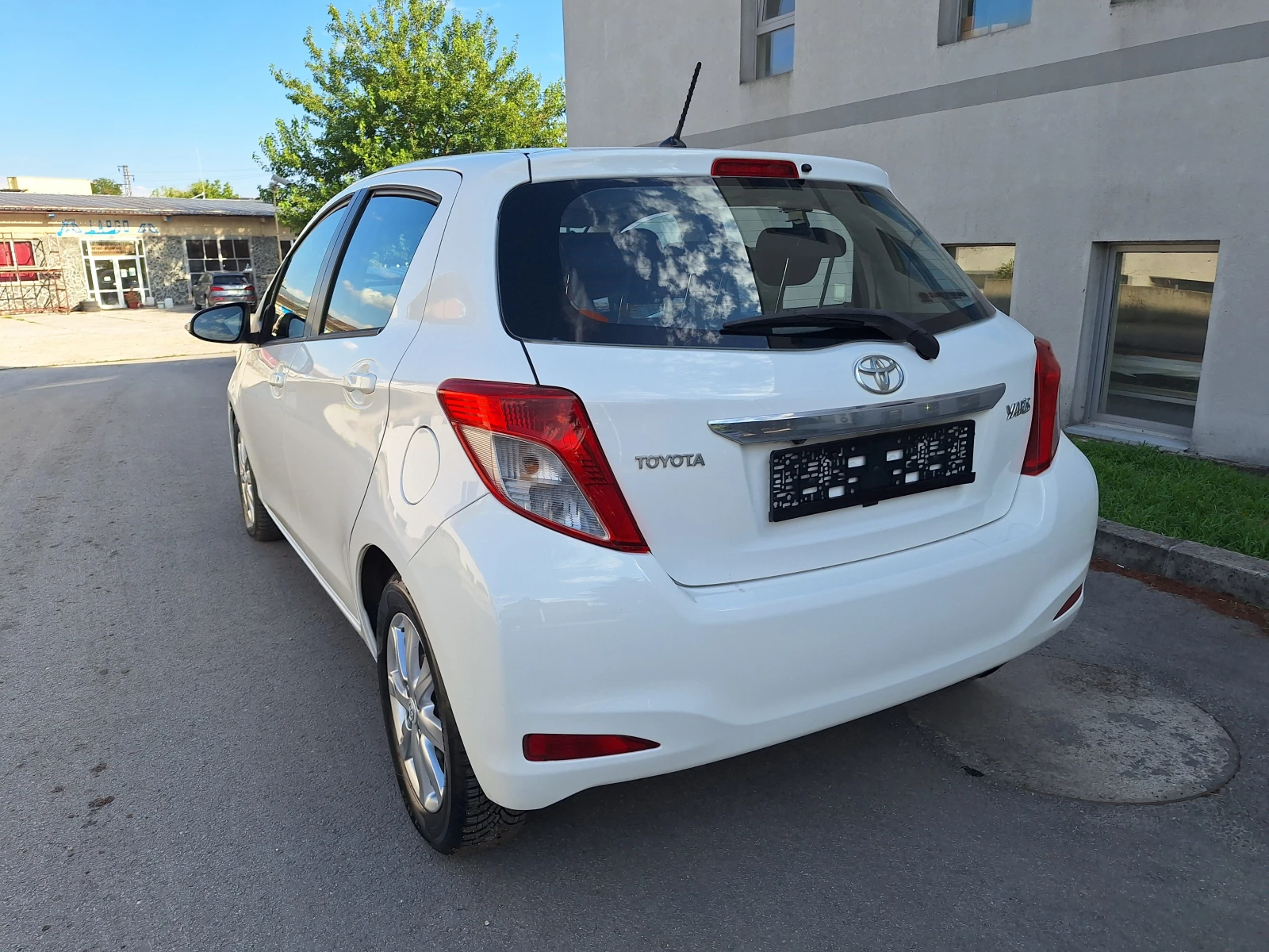 Toyota Yaris 1.4d 90kc navi - изображение 7