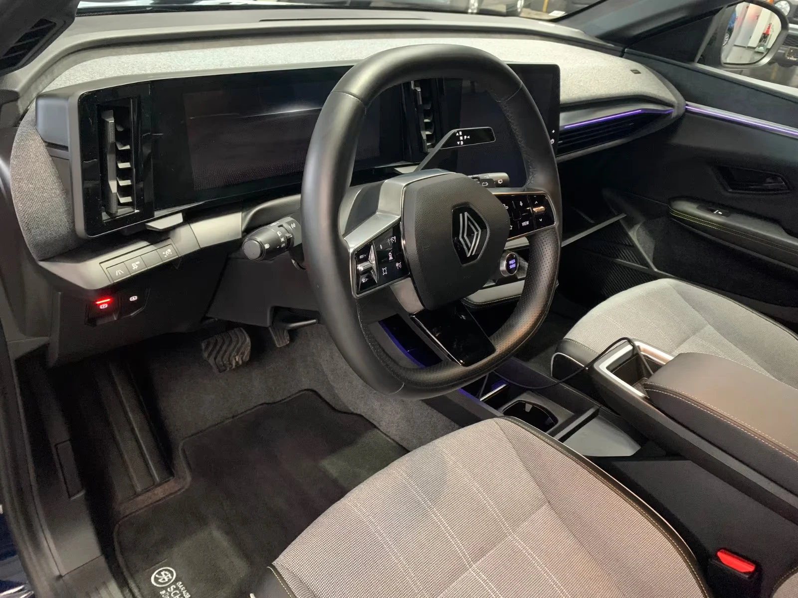 Renault Megane TECHNO/220HP/NAVI/360/LED/E-TECH/EV60/KLESS/316g - изображение 9