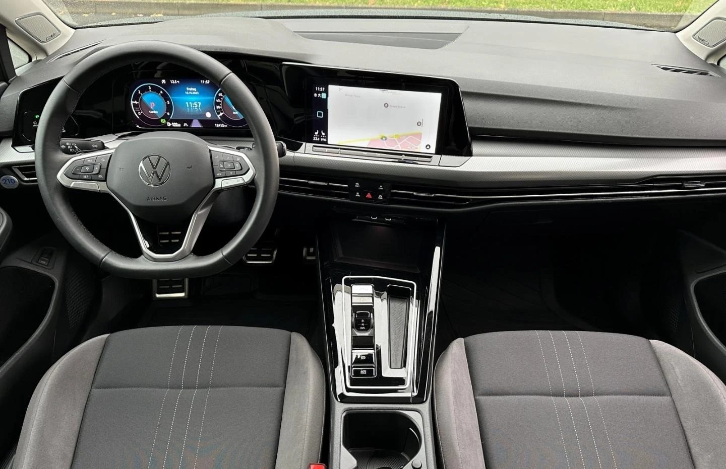 VW Alltrack * BLACK* EDITION* CAM* DISTR* H&K* CARPLAY*  | Mobile.bg   11