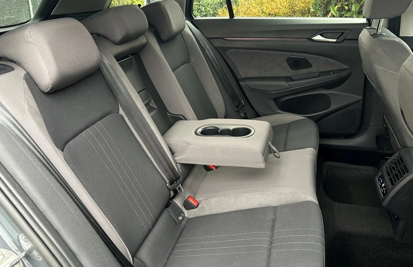 VW Alltrack * BLACK* EDITION* CAM* DISTR* H&K* CARPLAY*  | Mobile.bg   13