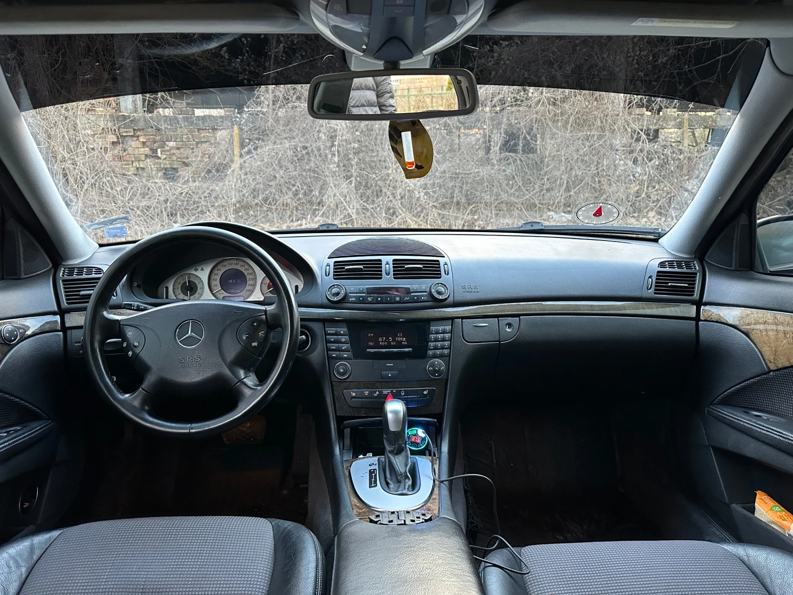 Mercedes-Benz E 320 AVANGARDT, снимка 5 - Автомобили и джипове - 53860438