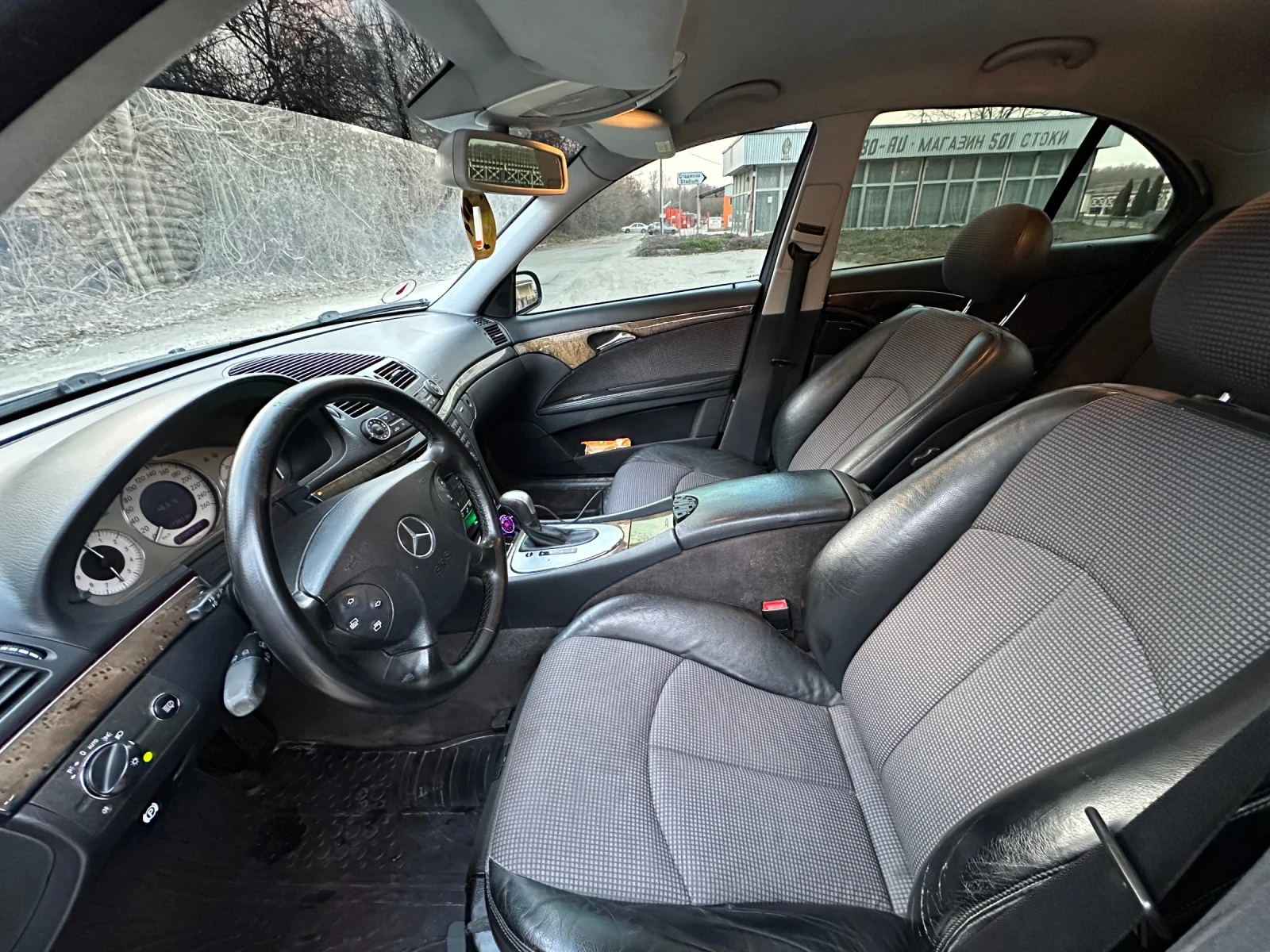 Mercedes-Benz E 320 AVANGARDT, снимка 7 - Автомобили и джипове - 53860438