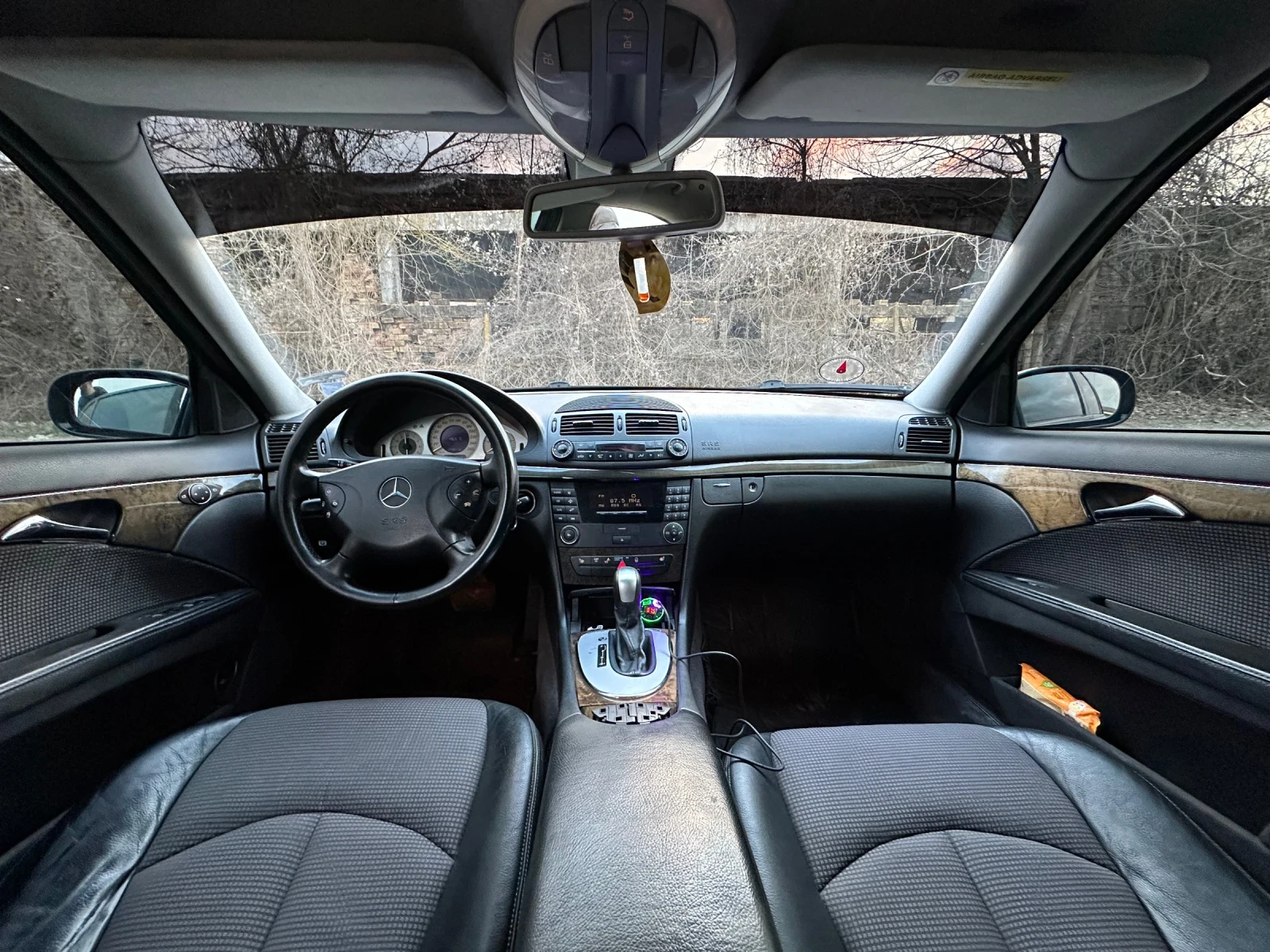 Mercedes-Benz E 320 AVANGARDT, снимка 6 - Автомобили и джипове - 53860438