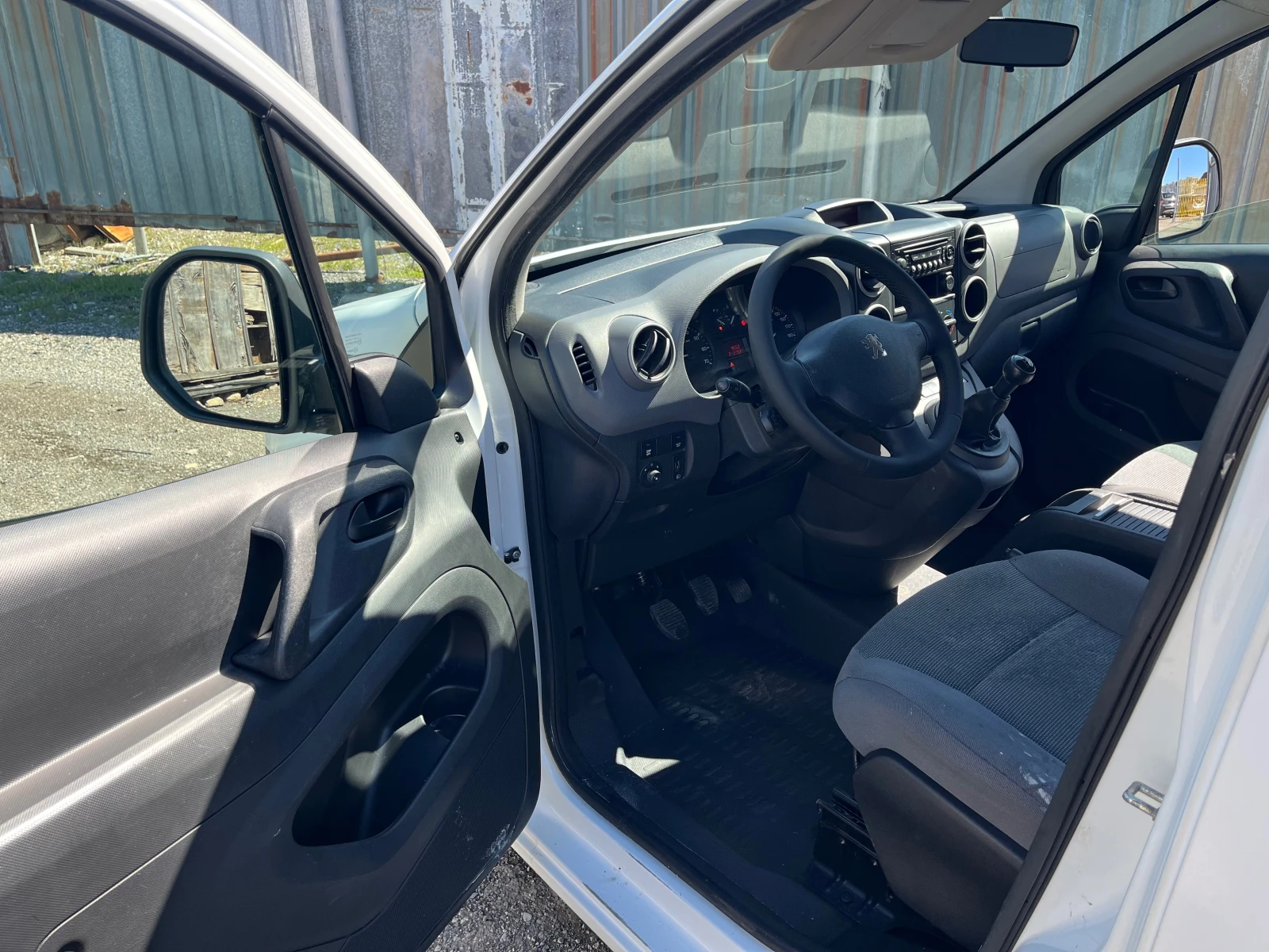 Peugeot Partner 1.6HDI/90кс, снимка 7 - Автомобили и джипове - 54099826