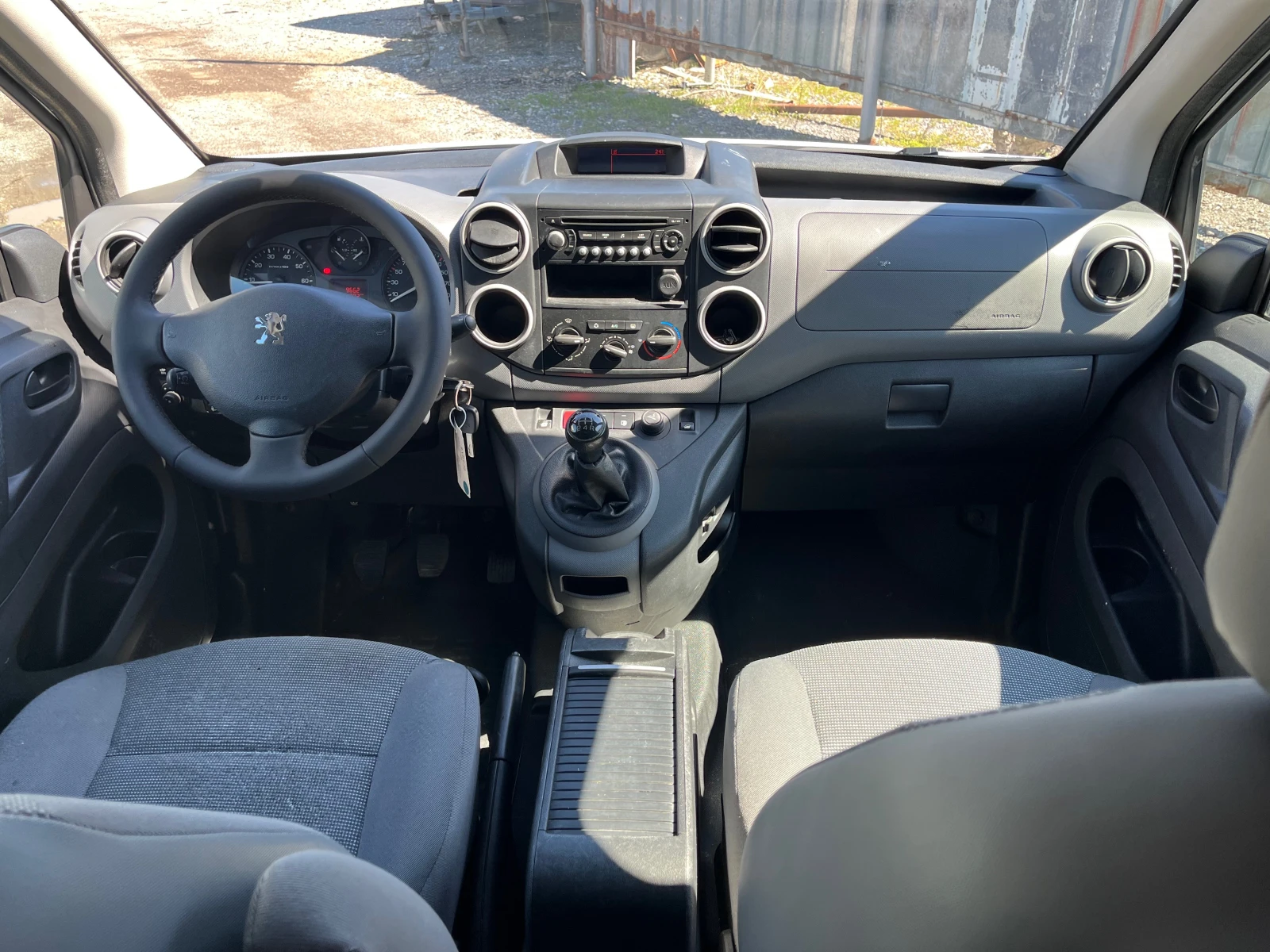 Peugeot Partner 1.6HDI/90кс, снимка 14 - Автомобили и джипове - 54099826