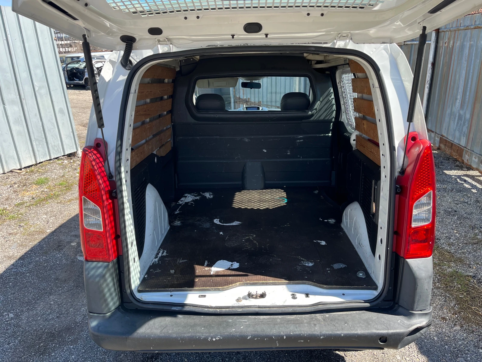 Peugeot Partner 1.6HDI/90кс, снимка 10 - Автомобили и джипове - 54099826