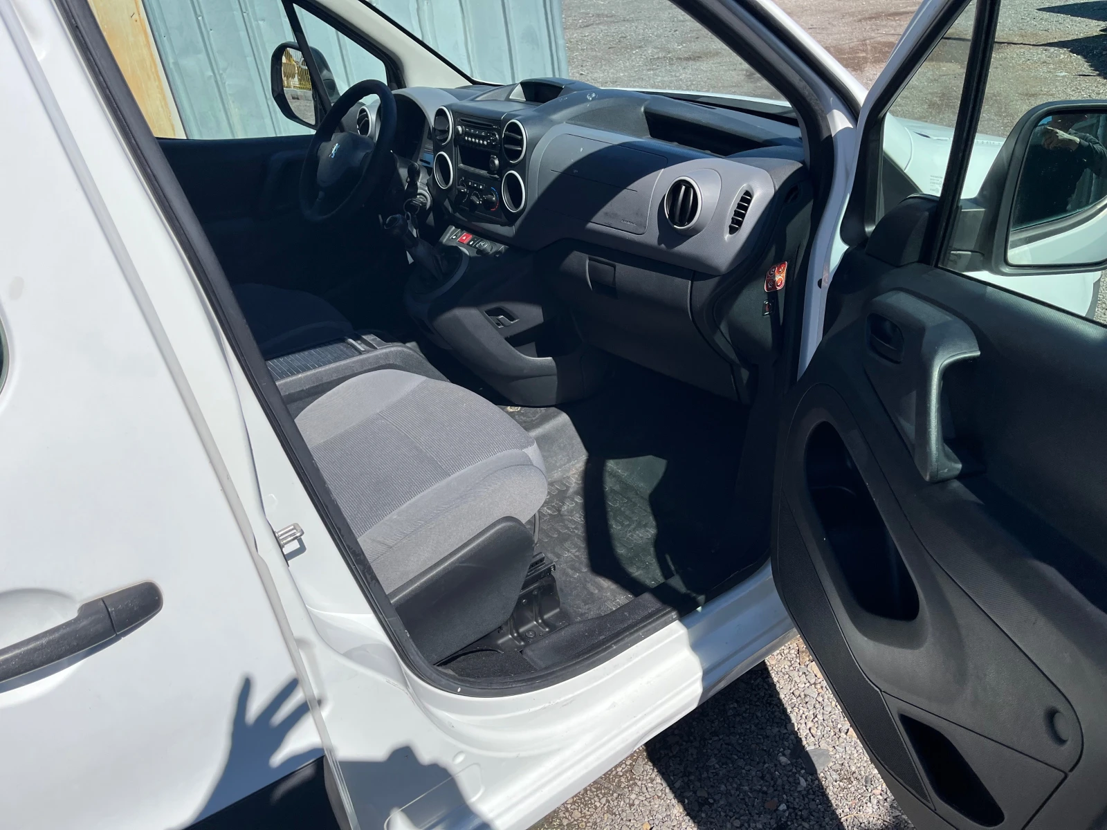 Peugeot Partner 1.6HDI/90кс, снимка 8 - Автомобили и джипове - 54099826