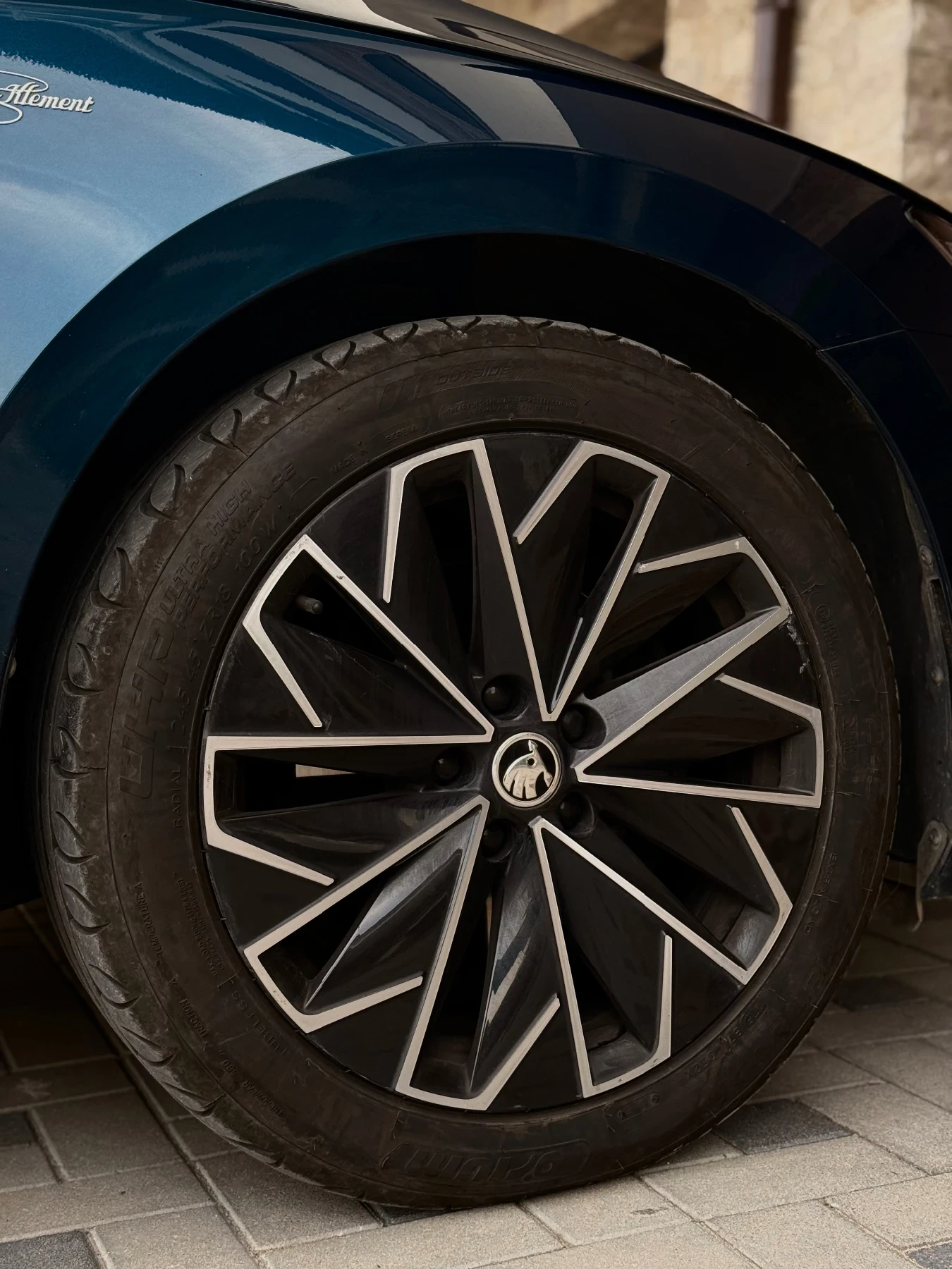 Skoda Superb Laurin & Klement 4х4, снимка 16 - Автомобили и джипове - 54183064