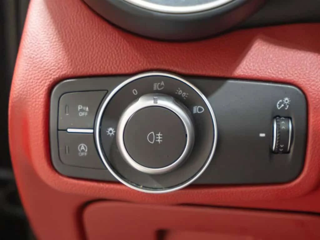 Alfa Romeo Giulia TI AWD Heated Front Seats & Steering Harman /, снимка 8 - Автомобили и джипове - 54228173