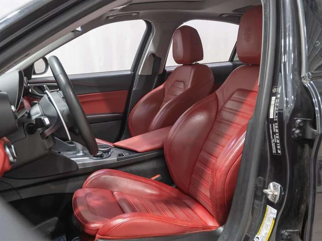 Alfa Romeo Giulia TI AWD Heated Front Seats & Steering Harman /, снимка 11 - Автомобили и джипове - 54228173