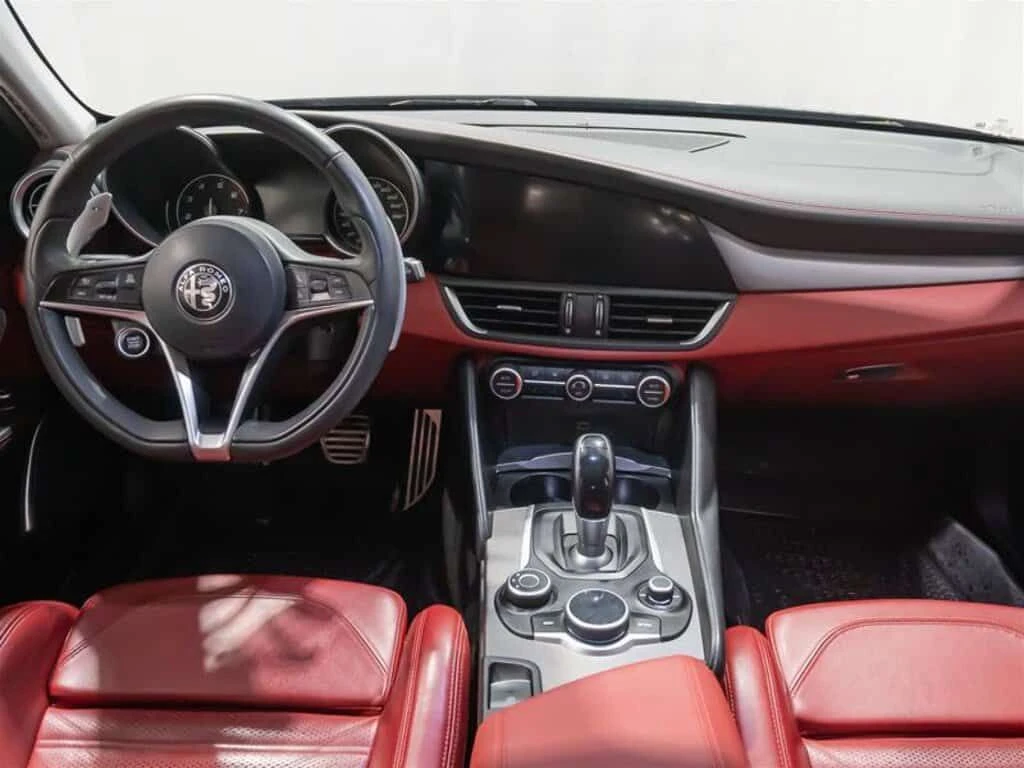 Alfa Romeo Giulia TI AWD Heated Front Seats & Steering Harman /, снимка 7 - Автомобили и джипове - 54228173