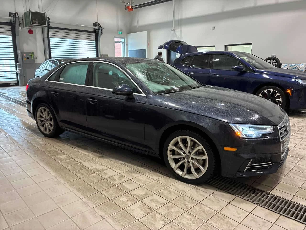 Audi A4 Progressiv/ШИБИДАХ/ВТОРИ ГУМИ/ОТ ПРЕДСТАВИТЕЛСТВО, снимка 4 - Автомобили и джипове - 54241005