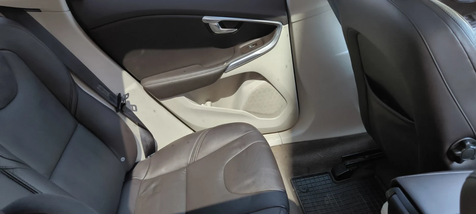 Volvo V40, снимка 8 - Автомобили и джипове - 54270826