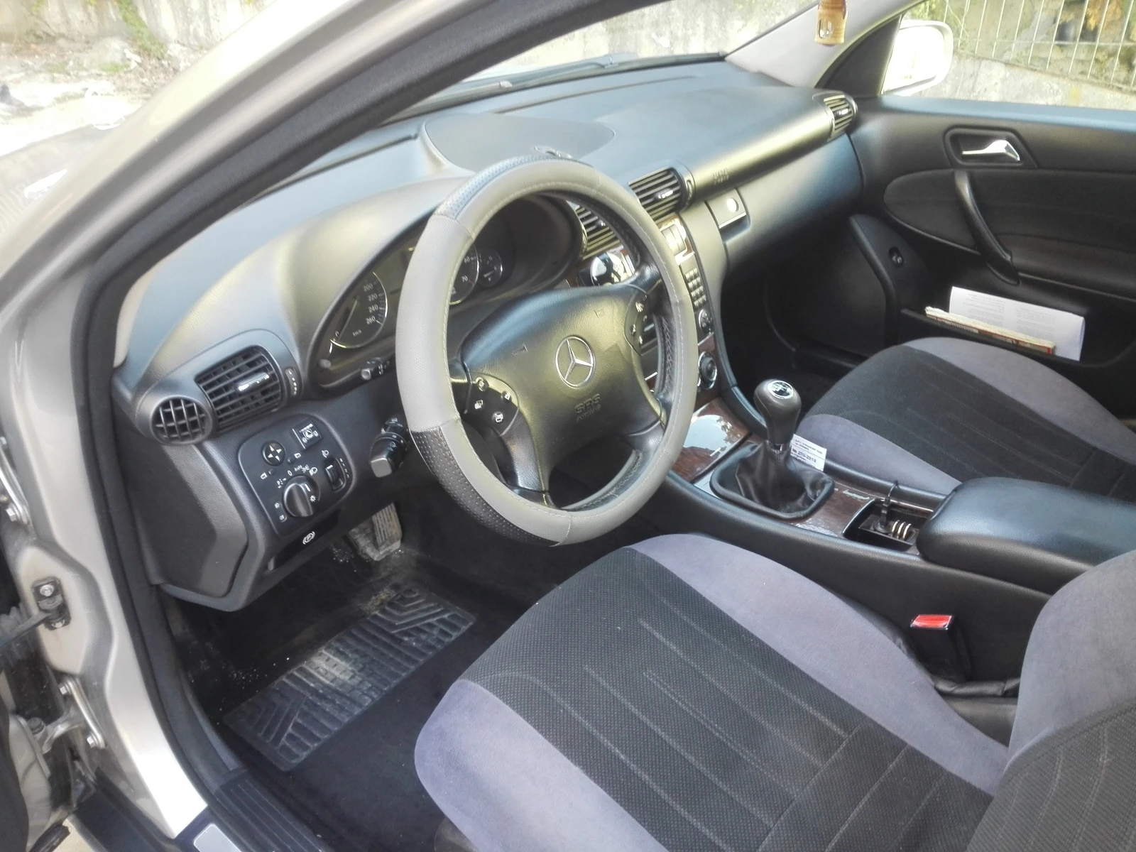 Mercedes-Benz C 180 компресор/фейслифт, снимка 7 - Автомобили и джипове - 54340786