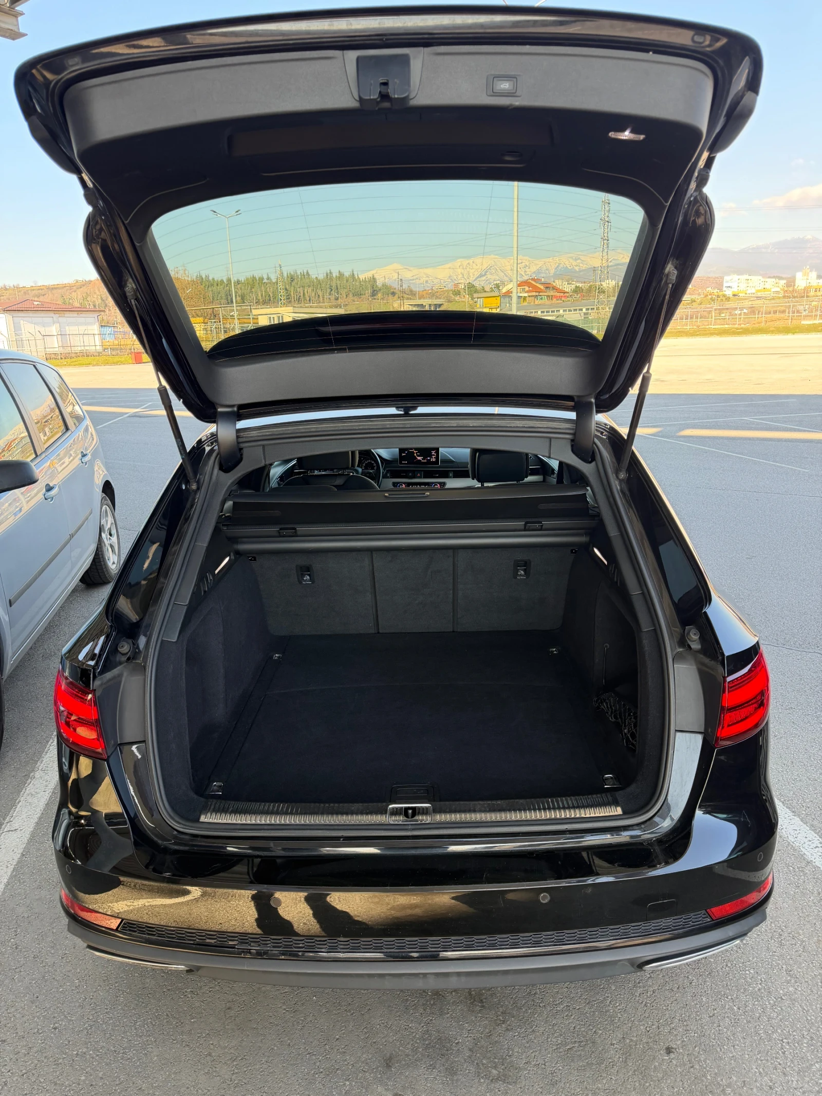 Audi A4 Avant 35 TDI Sport ACC Spur + Totwinkel * Black* , снимка 10 - Автомобили и джипове - 54599292