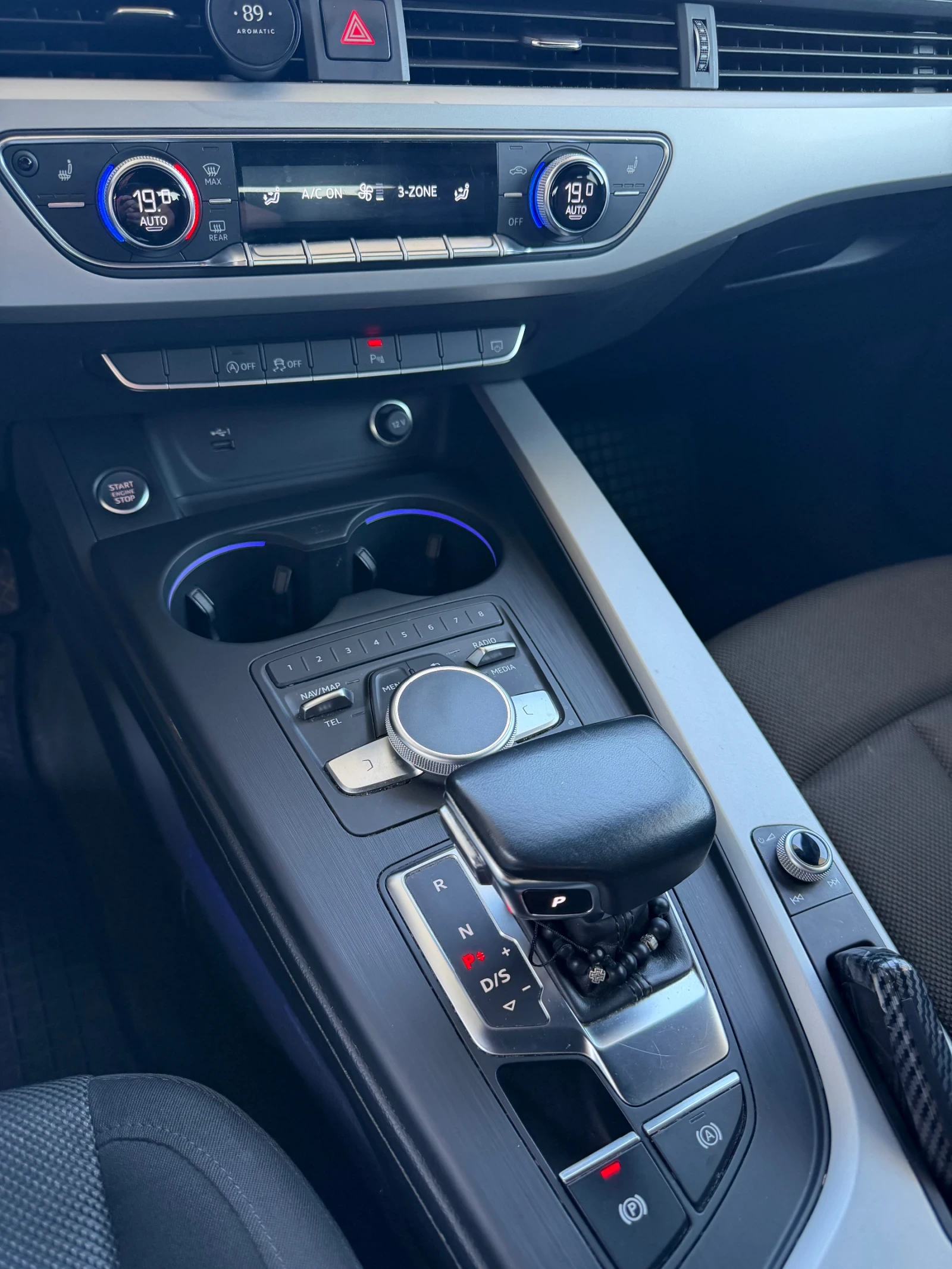 Audi A4 Avant 35 TDI Sport ACC Spur + Totwinkel * Black* , снимка 6 - Автомобили и джипове - 54599292