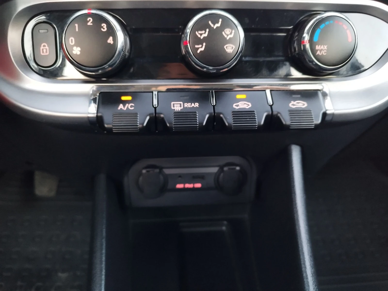 Kia Rio 1.25i 70 kc., снимка 16 - Автомобили и джипове - 55238371