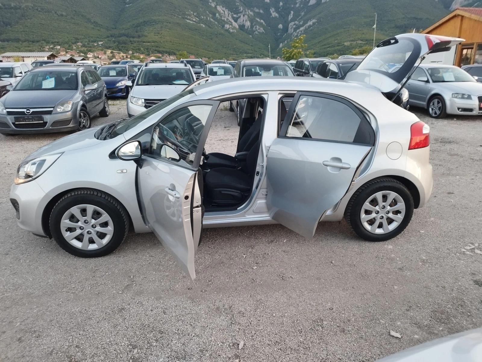 Kia Rio 1.25i 70 kc., снимка 9 - Автомобили и джипове - 55238371