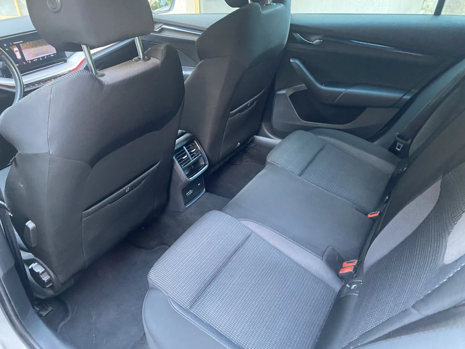 Skoda Octavia 2.0 TDI / Ambition / Combi, снимка 12 - Автомобили и джипове - 56187616