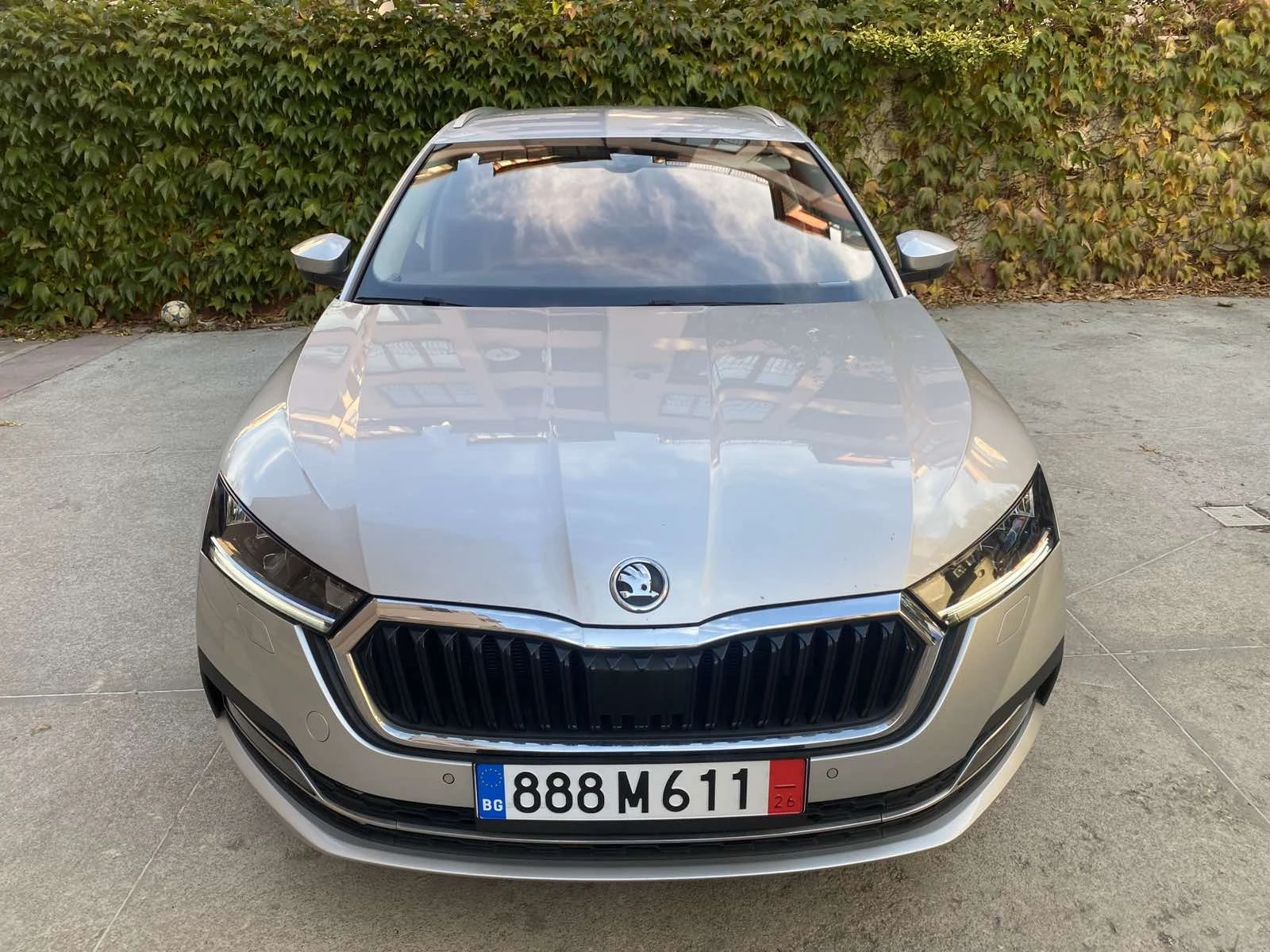 Skoda Octavia 2.0 TDI / Ambition / Combi, снимка 2 - Автомобили и джипове - 56187616
