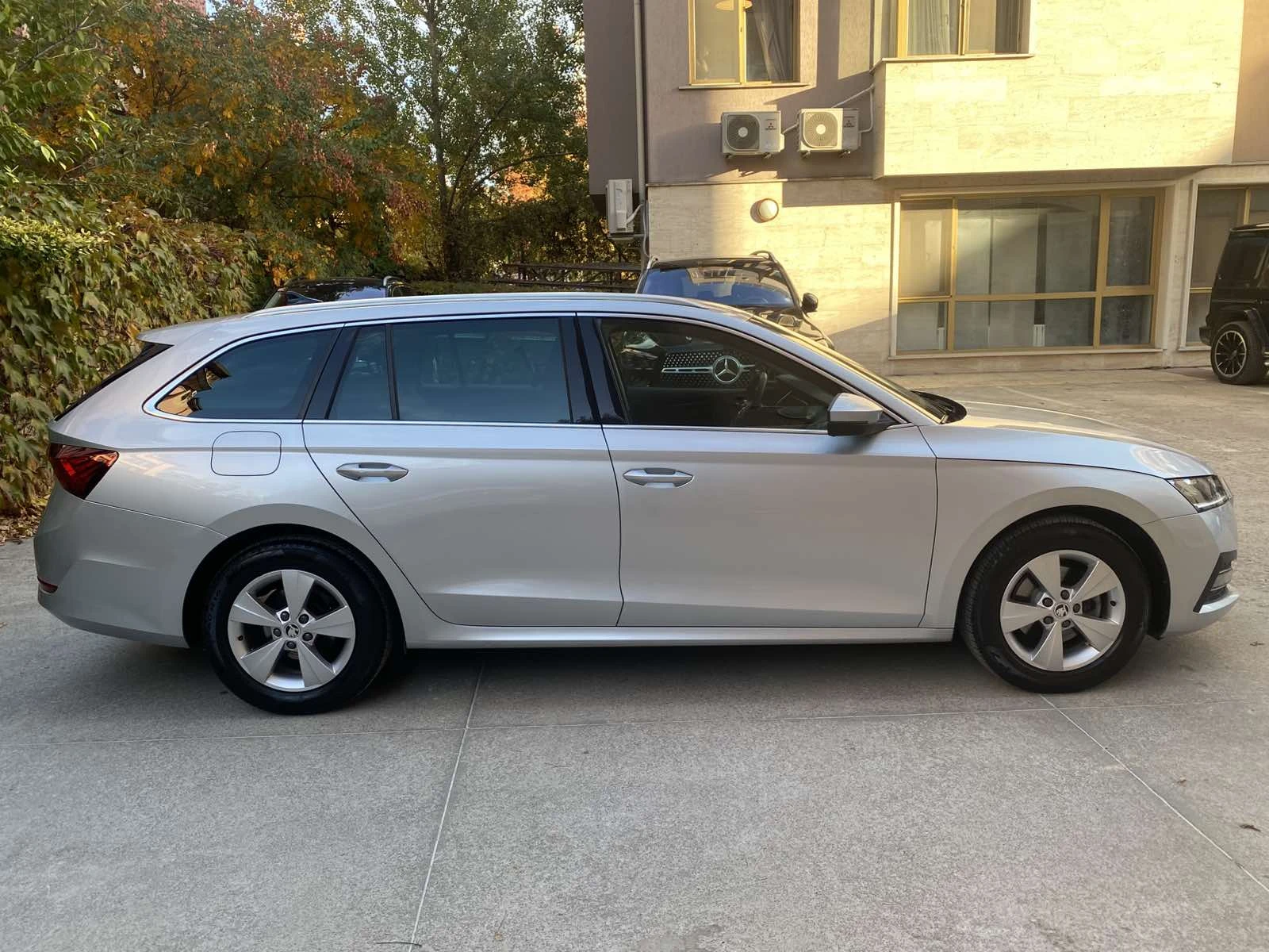 Skoda Octavia 2.0 TDI / Ambition / Combi, снимка 4 - Автомобили и джипове - 56187616