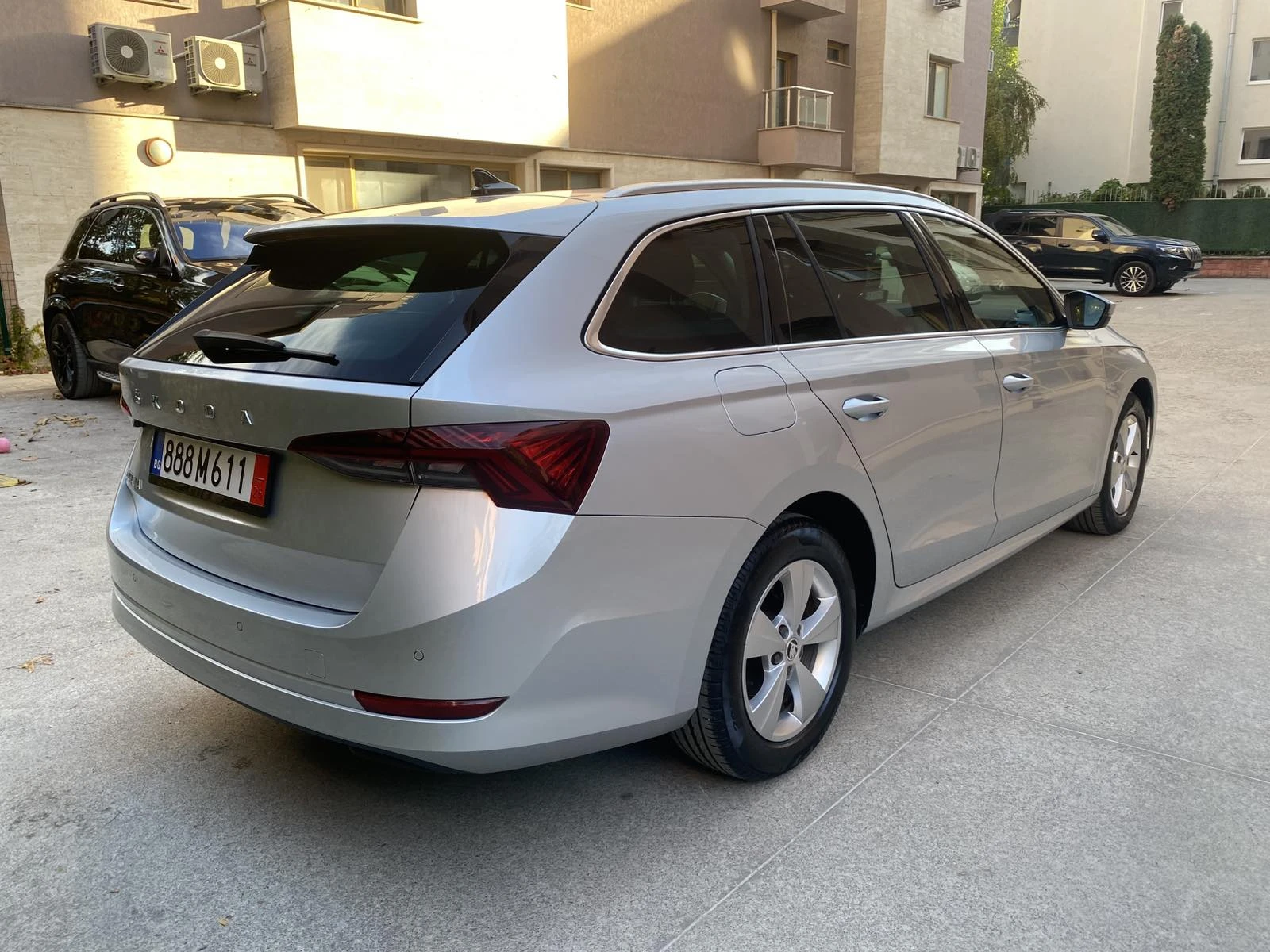 Skoda Octavia 2.0 TDI / Ambition / Combi, снимка 5 - Автомобили и джипове - 56187616