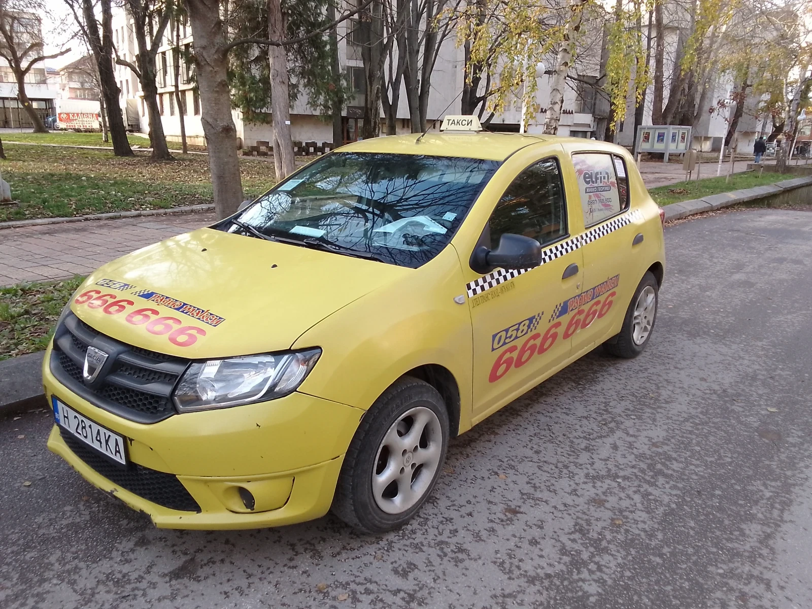 Dacia Sandero 1.2  16 v, снимка 3 - Автомобили и джипове - 56197930