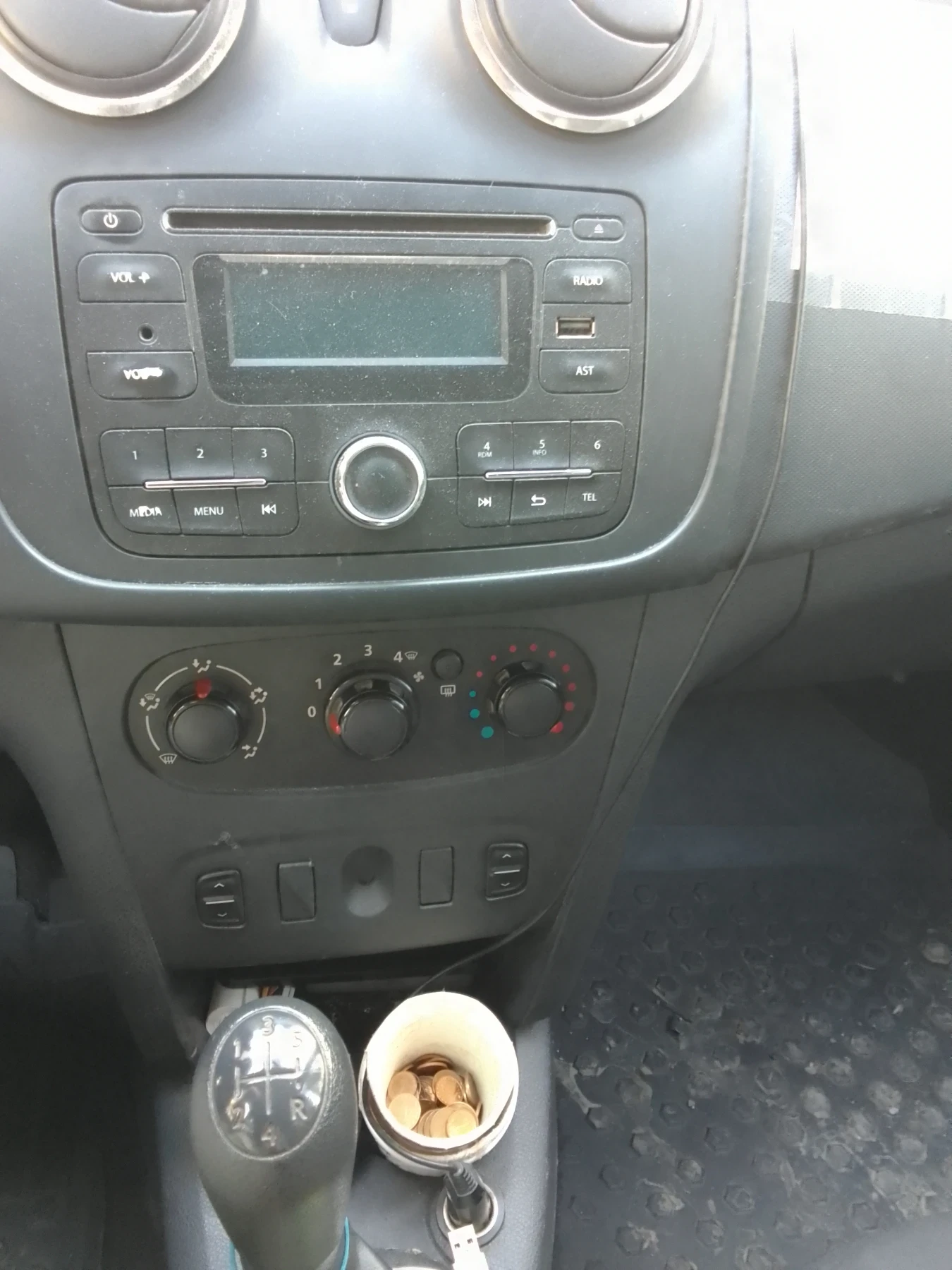 Dacia Sandero 1.2  16 v, снимка 7 - Автомобили и джипове - 56197930