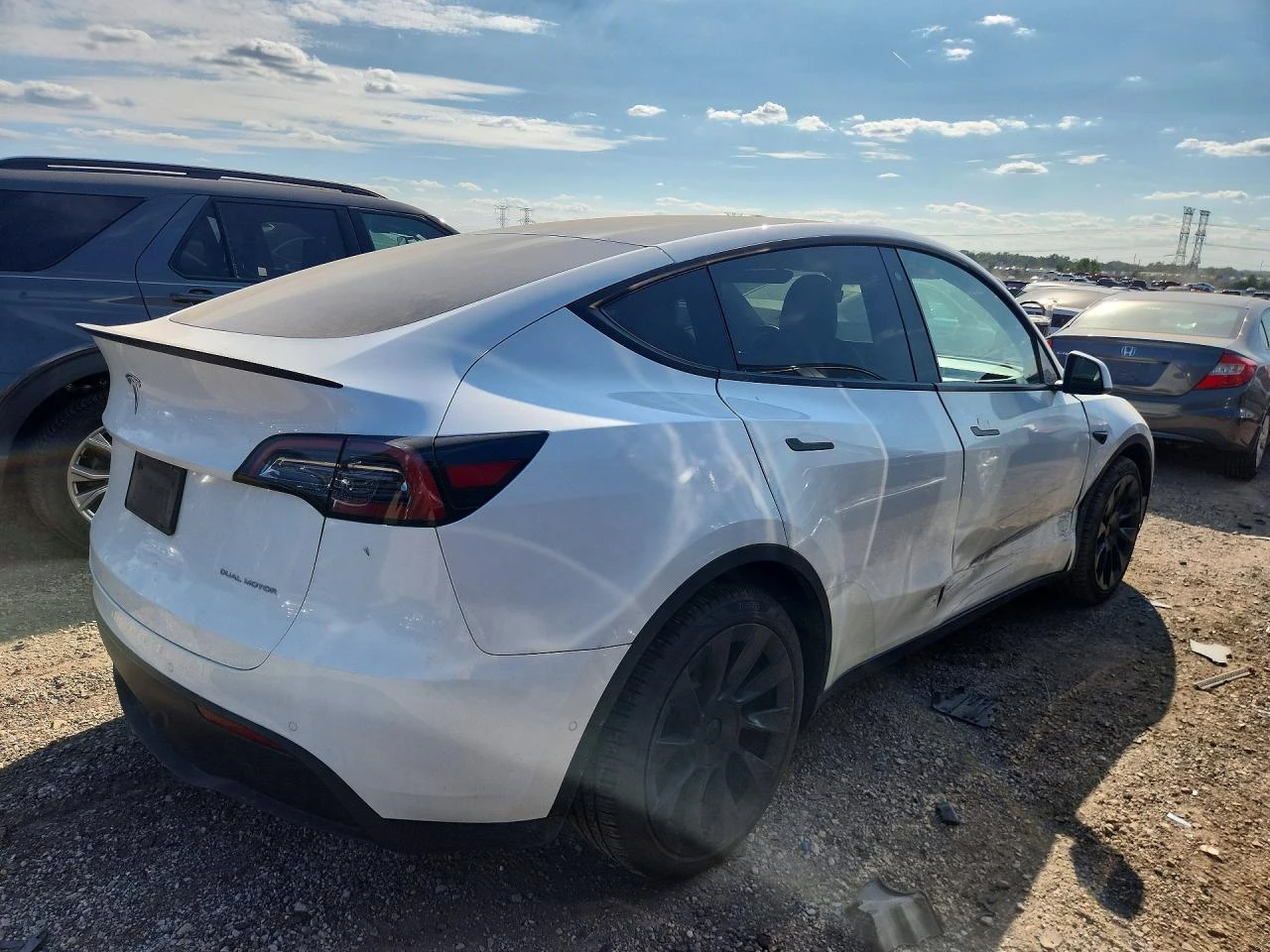 Tesla Model Y, снимка 3 - Автомобили и джипове - 56375070