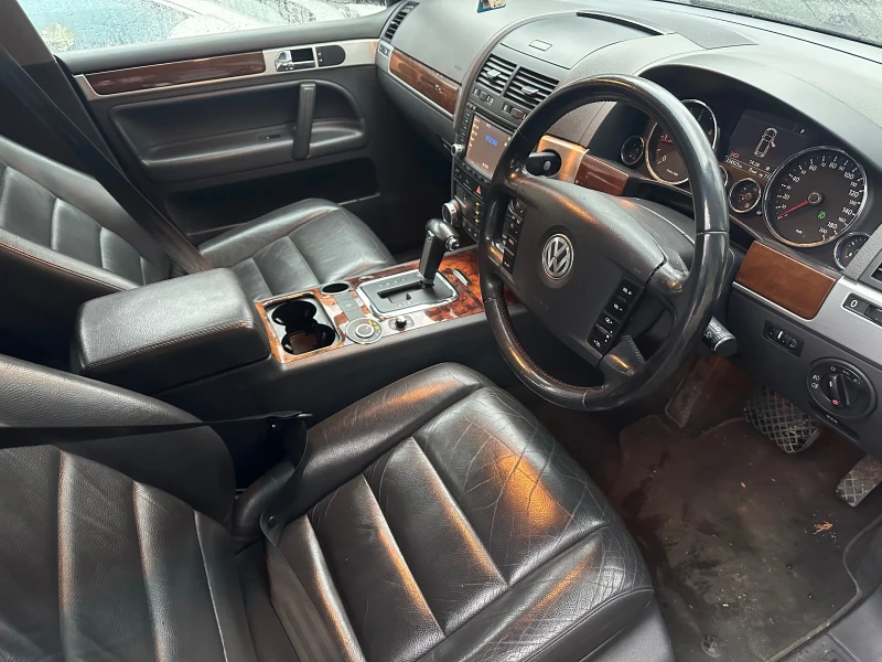 VW Touareg 3.0TDI, снимка 8 - Автомобили и джипове - 48300329