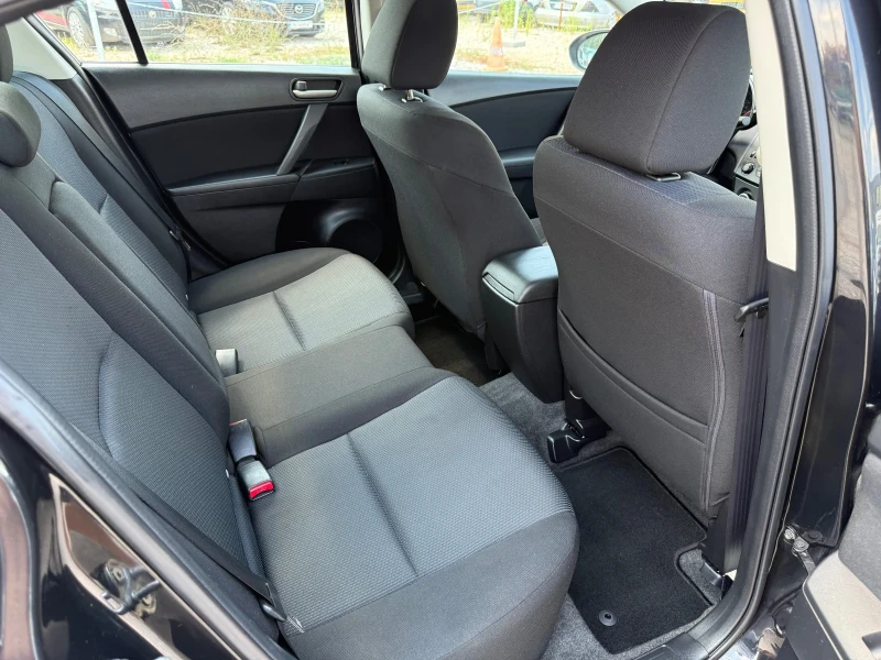 Mazda 3 1.6i * * 142000KM* СЕРВИЗНА ИСТОРИЯ* * КАТО НОВА *, снимка 9 - Автомобили и джипове - 51240544