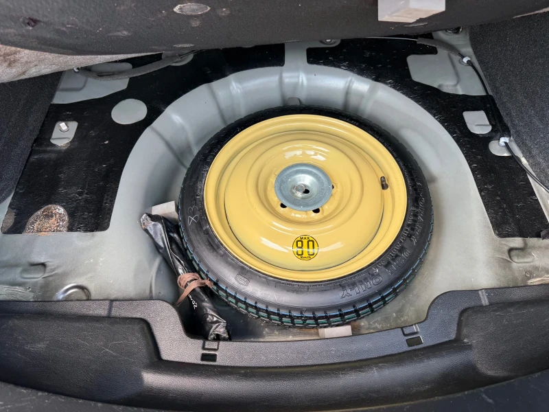 Mazda 3 1.6i * * 142000KM* СЕРВИЗНА ИСТОРИЯ* * КАТО НОВА *, снимка 17 - Автомобили и джипове - 51240544