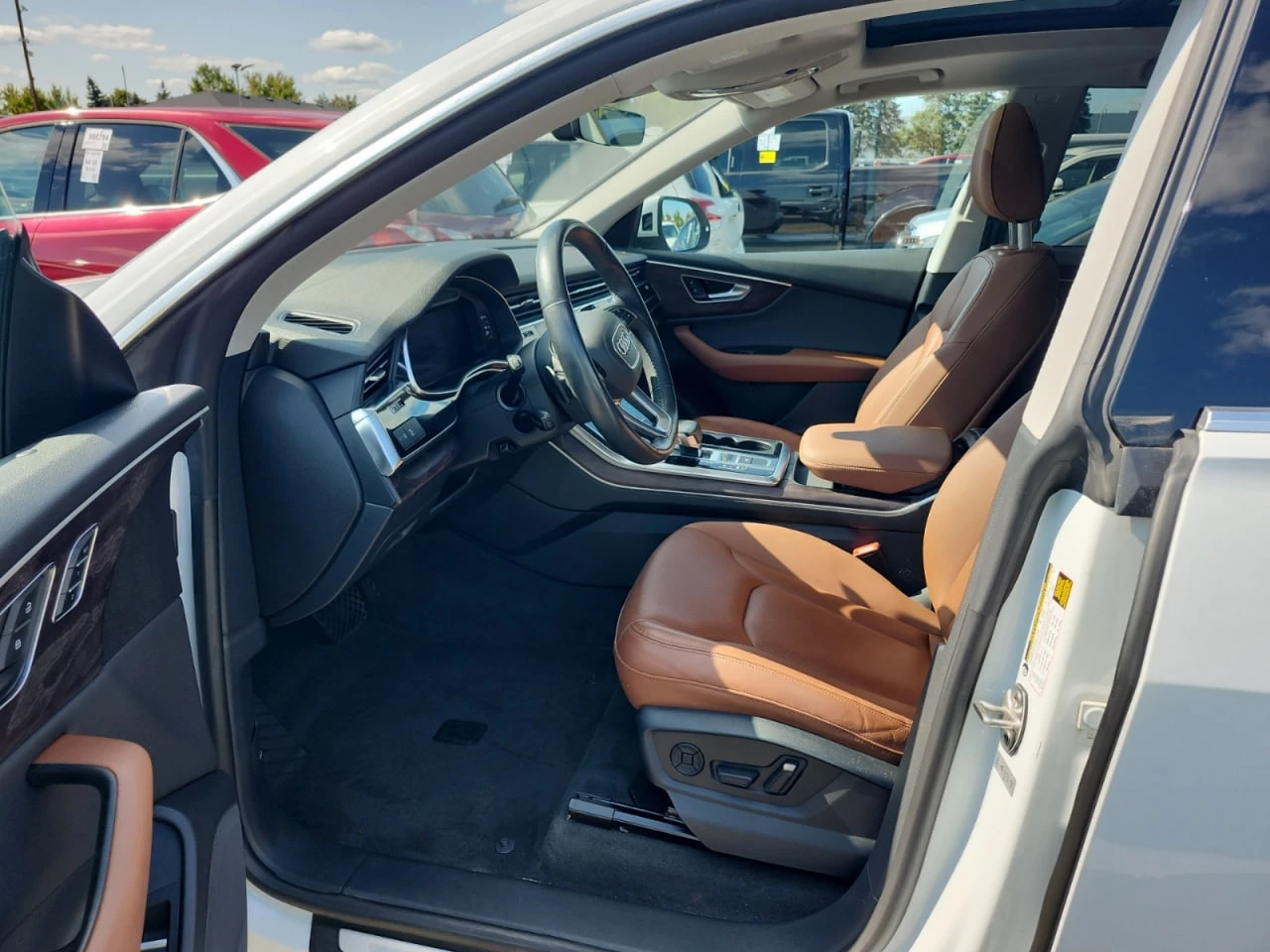 Audi Q8 * АВТО КРЕДИТ* ЦЕНА ДО БГ * СЕРВИЗНА ИСТОРИЯ *  - изображение 6