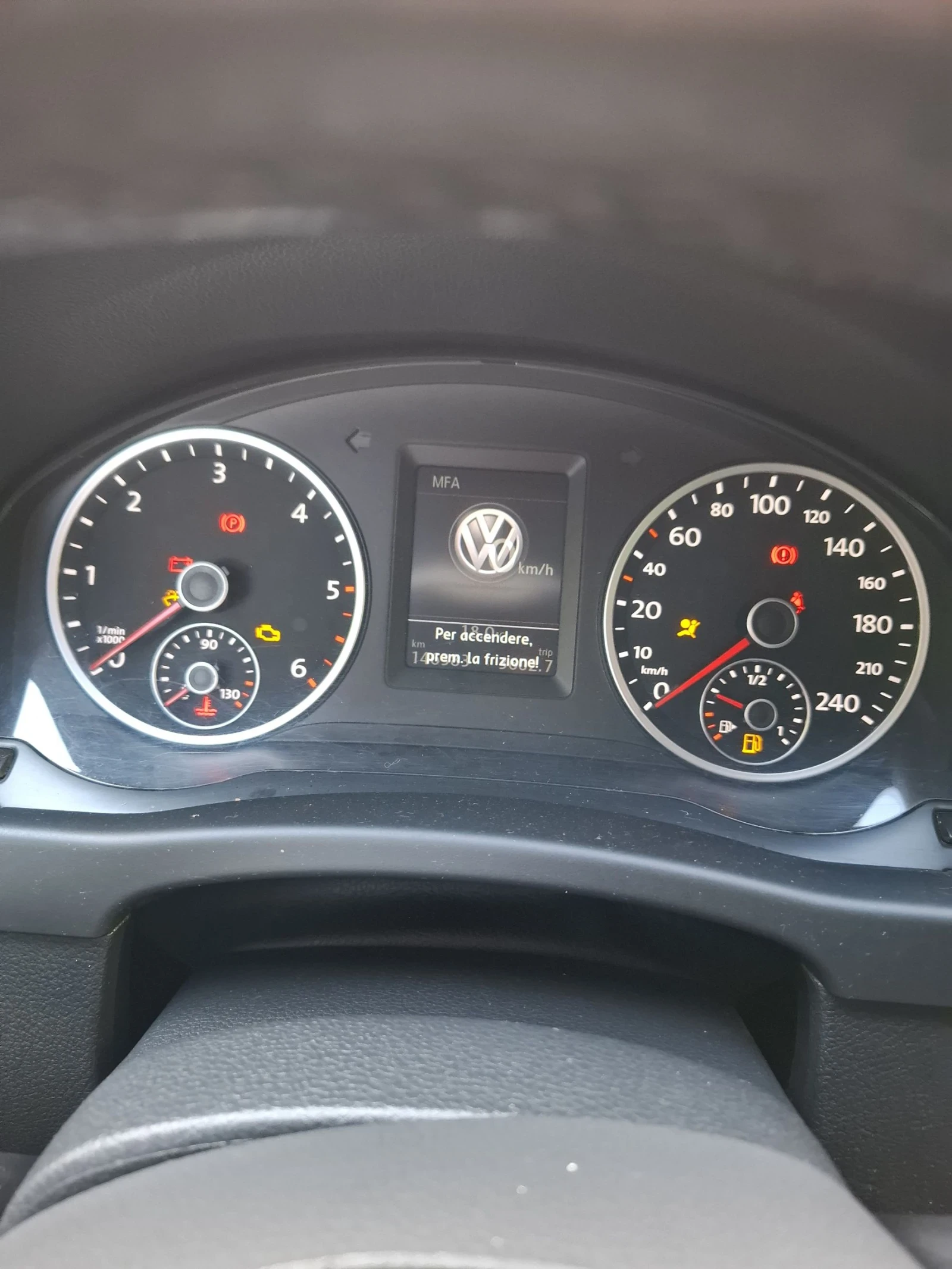 VW Tiguan 2000 - изображение 10