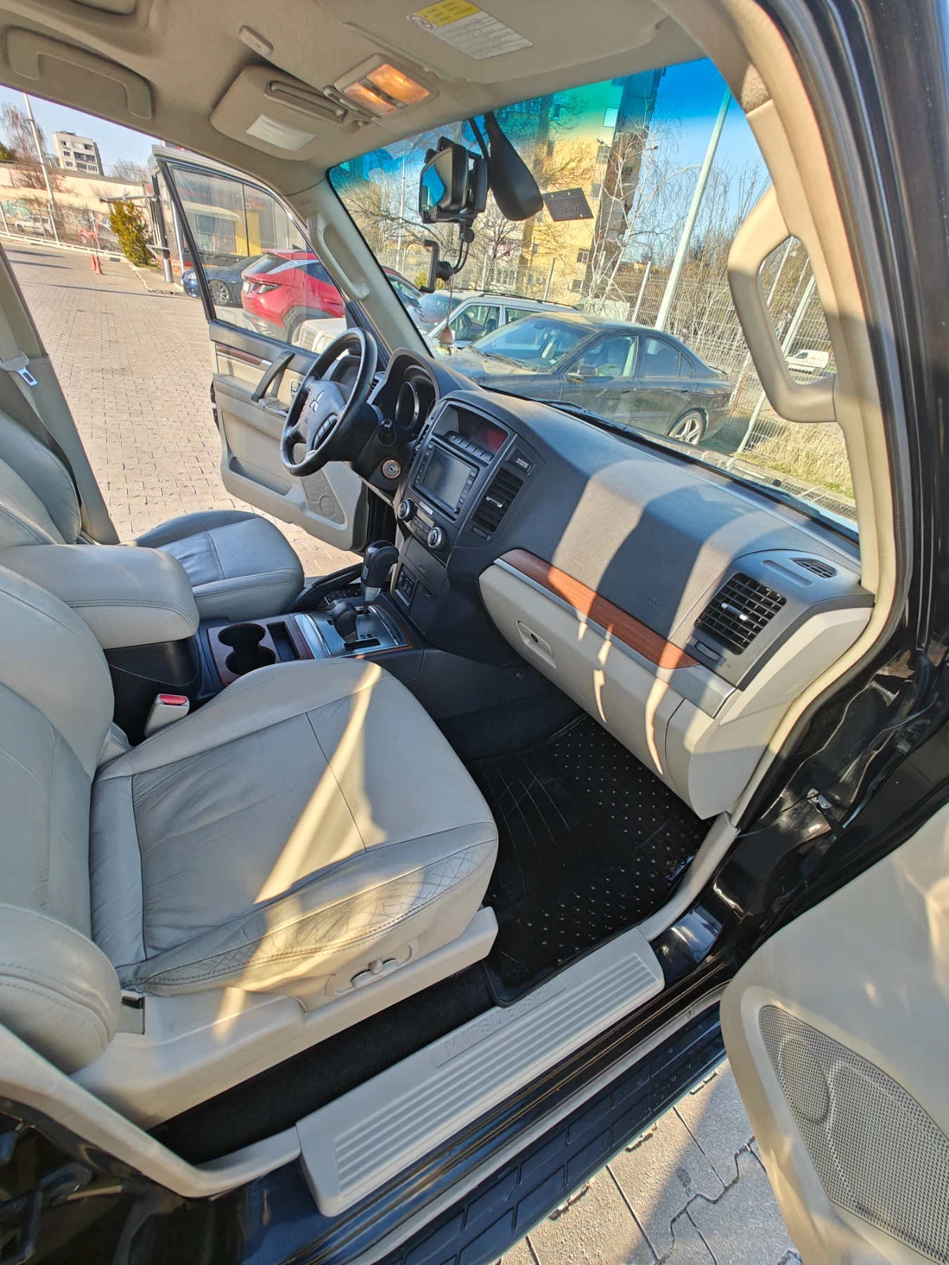 Mitsubishi Pajero, снимка 8 - Автомобили и джипове - 54140754