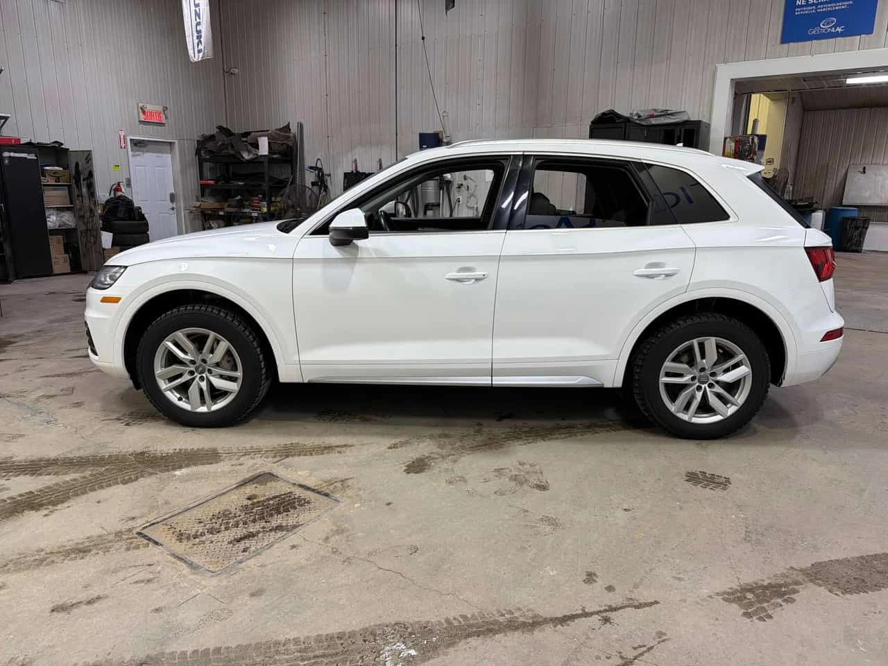 Audi Q5 * Komfort * ПОДГРЕВИ* ДВА КЛЮЧА* KEYLESS* , снимка 2 - Автомобили и джипове - 54157227