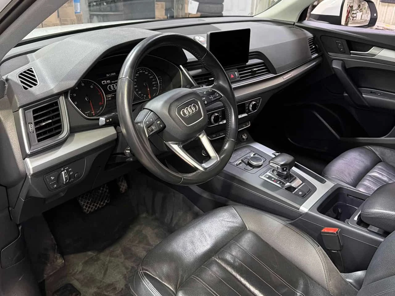 Audi Q5 * Komfort * ПОДГРЕВИ* ДВА КЛЮЧА* KEYLESS* , снимка 5 - Автомобили и джипове - 54157227