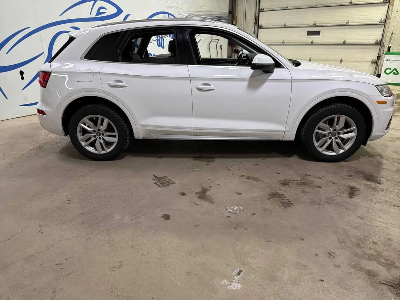 Audi Q5 * Komfort * ПОДГРЕВИ* ДВА КЛЮЧА* KEYLESS* , снимка 3 - Автомобили и джипове - 54157227